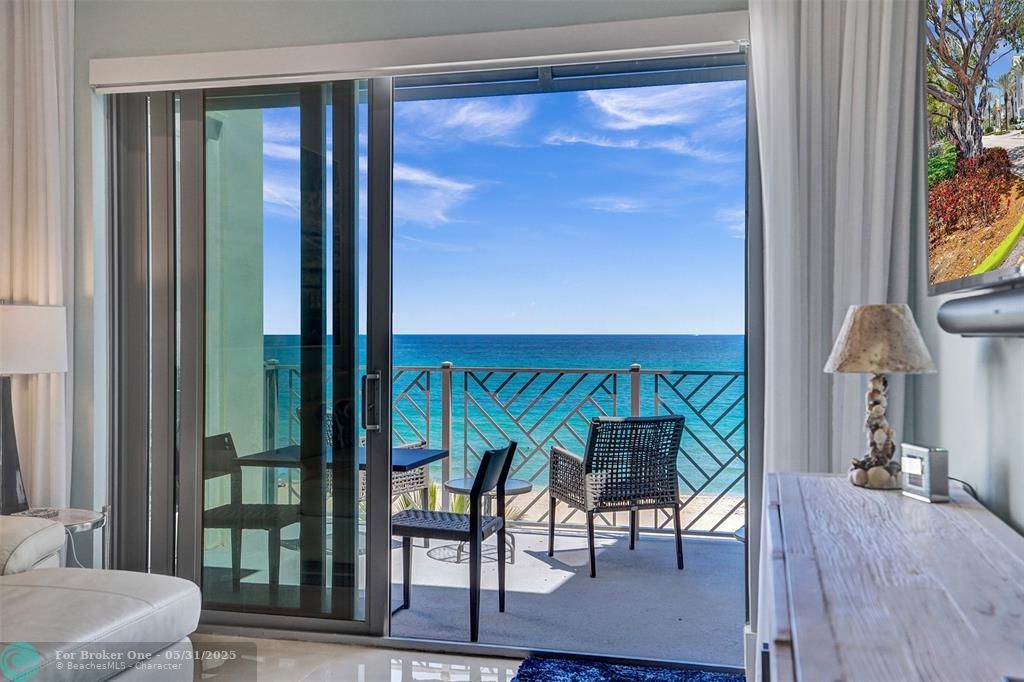 For Sale: $2,995,000 (3 beds, 3 baths, 1989 Square Feet)