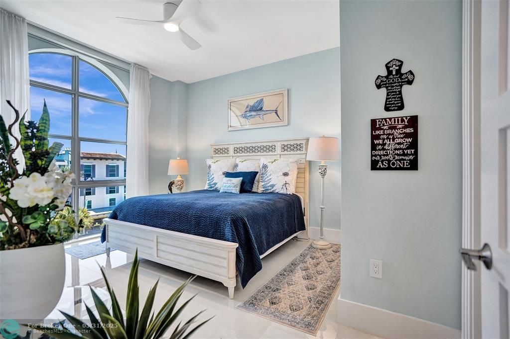 For Sale: $2,995,000 (3 beds, 3 baths, 1989 Square Feet)