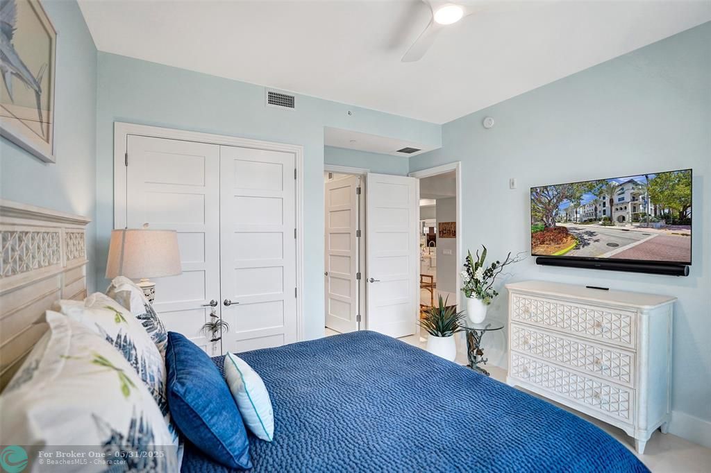 For Sale: $2,995,000 (3 beds, 3 baths, 1989 Square Feet)
