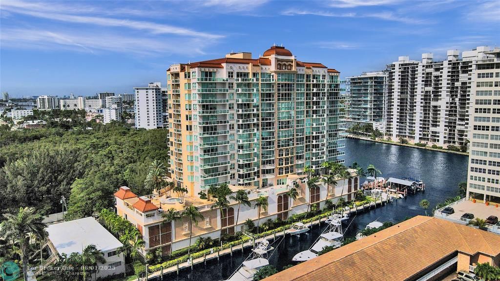 For Sale: $1,099,000 (2 beds, 2 baths, 2450 Square Feet)