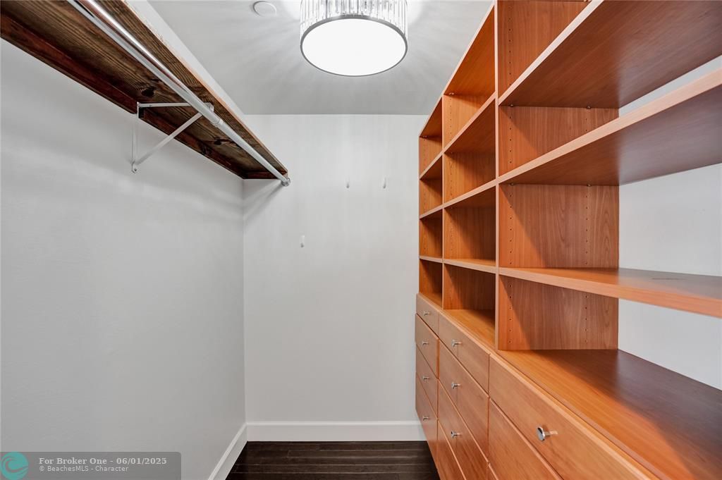 For Sale: $1,099,000 (2 beds, 2 baths, 2450 Square Feet)