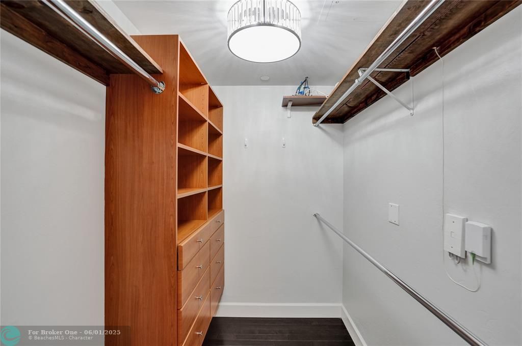 For Sale: $1,099,000 (2 beds, 2 baths, 2450 Square Feet)