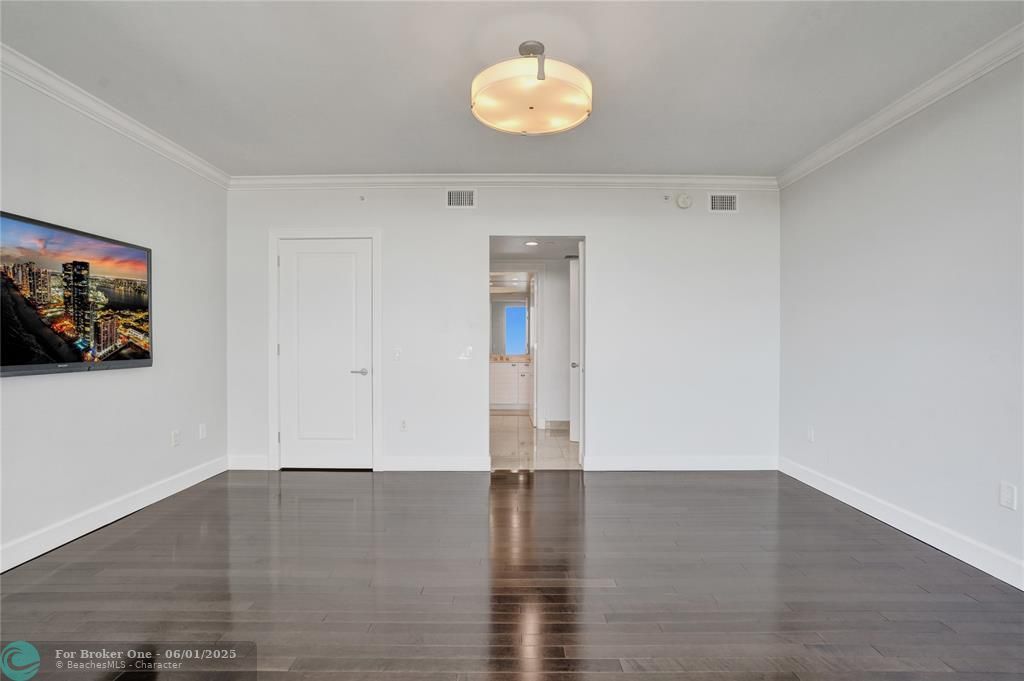 For Sale: $1,099,000 (2 beds, 2 baths, 2450 Square Feet)