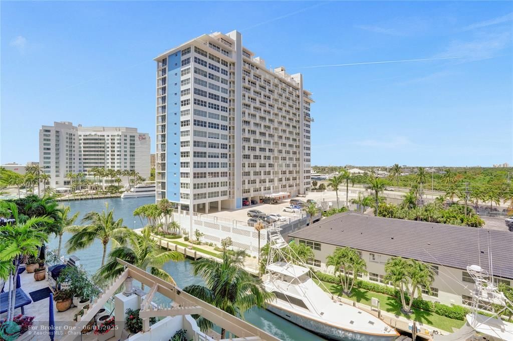 For Sale: $1,099,000 (2 beds, 2 baths, 2450 Square Feet)