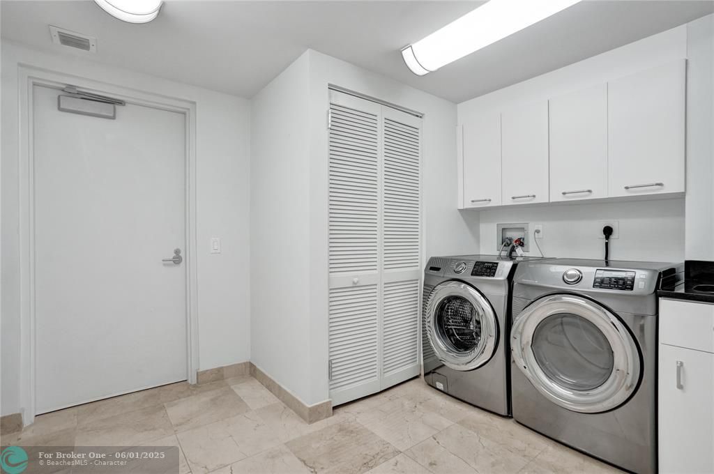 For Sale: $1,099,000 (2 beds, 2 baths, 2450 Square Feet)
