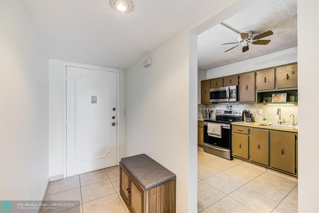 For Sale: $349,000 (2 beds, 2 baths, 1100 Square Feet)