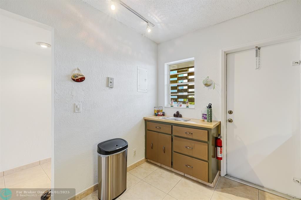 For Sale: $349,000 (2 beds, 2 baths, 1100 Square Feet)