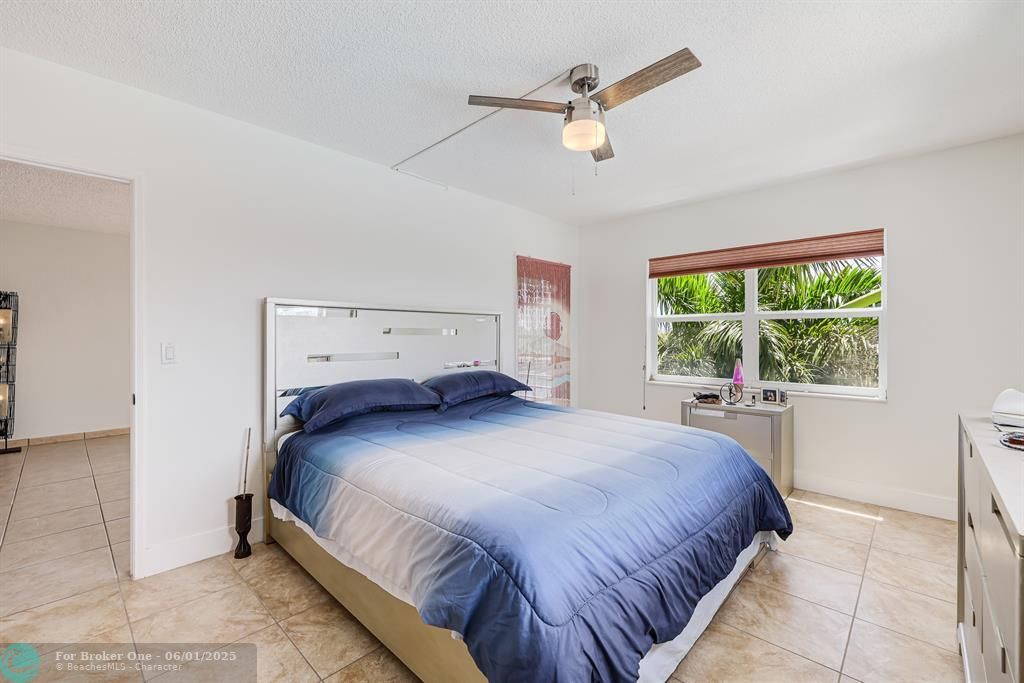 For Sale: $349,000 (2 beds, 2 baths, 1100 Square Feet)