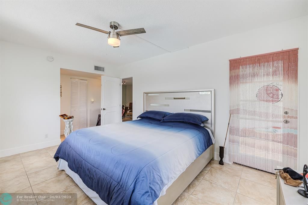 For Sale: $349,000 (2 beds, 2 baths, 1100 Square Feet)