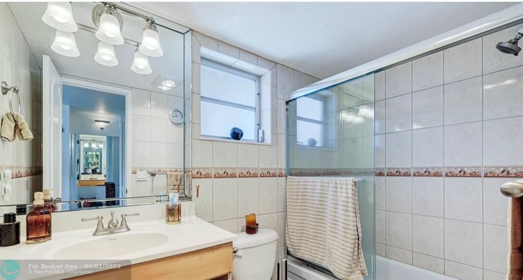 For Sale: $349,000 (2 beds, 2 baths, 1100 Square Feet)