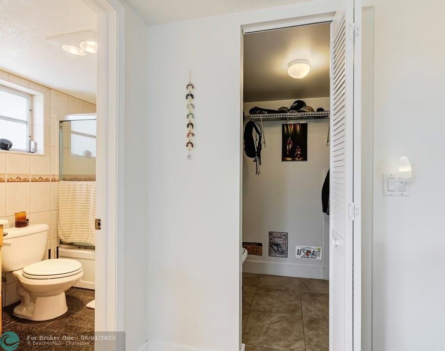 For Sale: $349,000 (2 beds, 2 baths, 1100 Square Feet)
