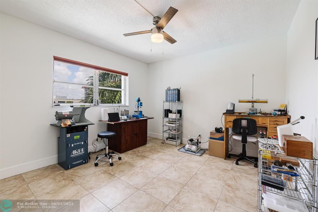 For Sale: $349,000 (2 beds, 2 baths, 1100 Square Feet)