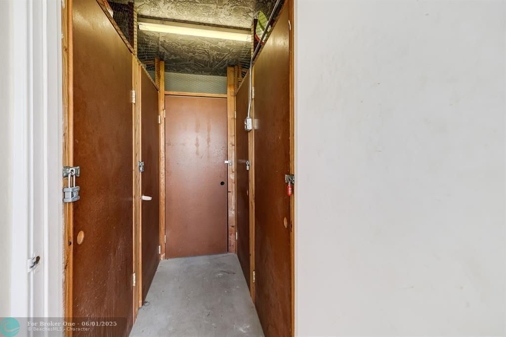 For Sale: $349,000 (2 beds, 2 baths, 1100 Square Feet)