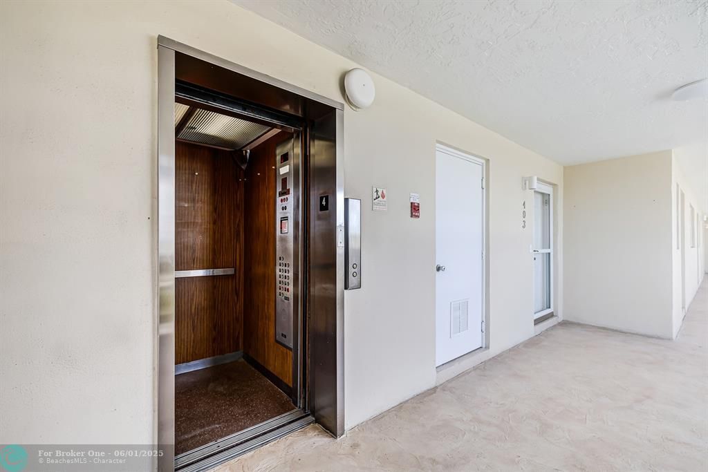 For Sale: $349,000 (2 beds, 2 baths, 1100 Square Feet)
