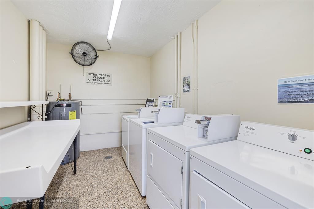 For Sale: $349,000 (2 beds, 2 baths, 1100 Square Feet)