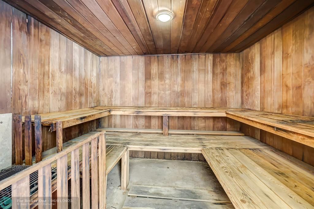 For Sale: $349,000 (2 beds, 2 baths, 1100 Square Feet)