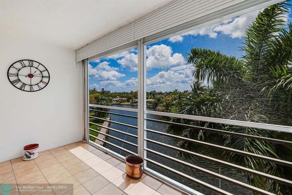For Sale: $349,000 (2 beds, 2 baths, 1100 Square Feet)
