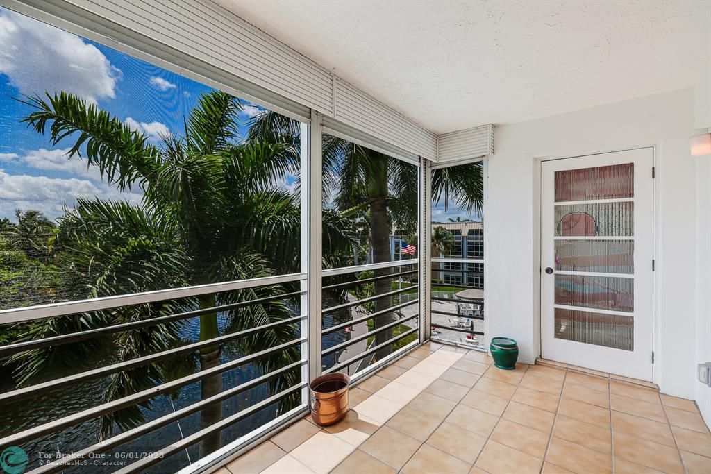 For Sale: $349,000 (2 beds, 2 baths, 1100 Square Feet)