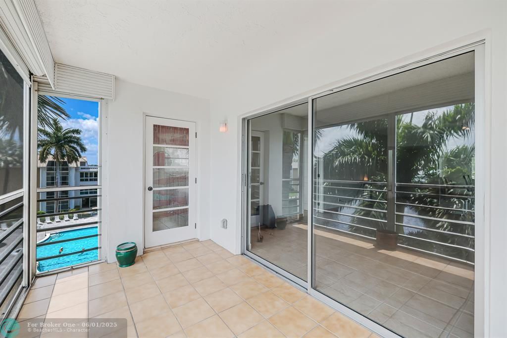 For Sale: $349,000 (2 beds, 2 baths, 1100 Square Feet)