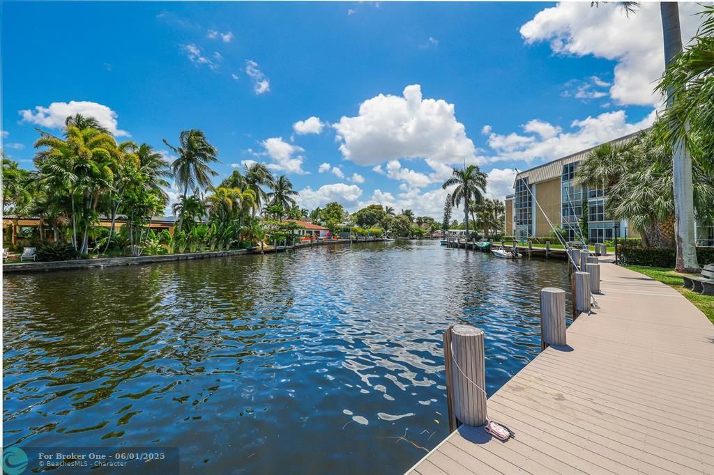 For Sale: $349,000 (2 beds, 2 baths, 1100 Square Feet)