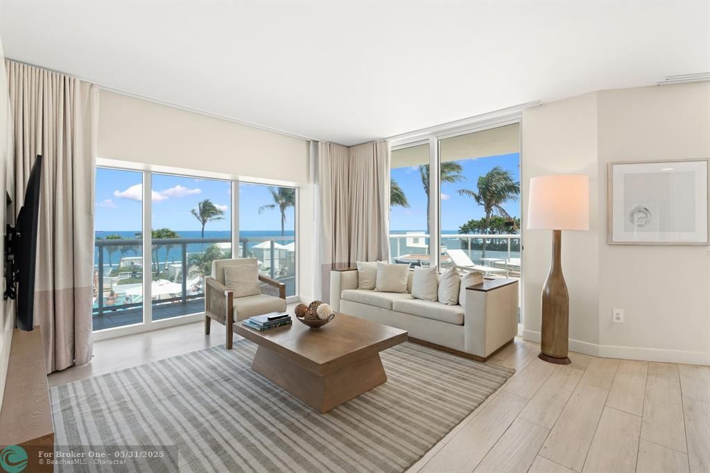 For Sale: $439,000 (1 beds, 2 baths, 1028 Square Feet)