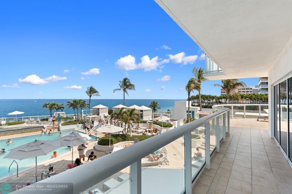 For Sale: $439,000 (1 beds, 2 baths, 1028 Square Feet)