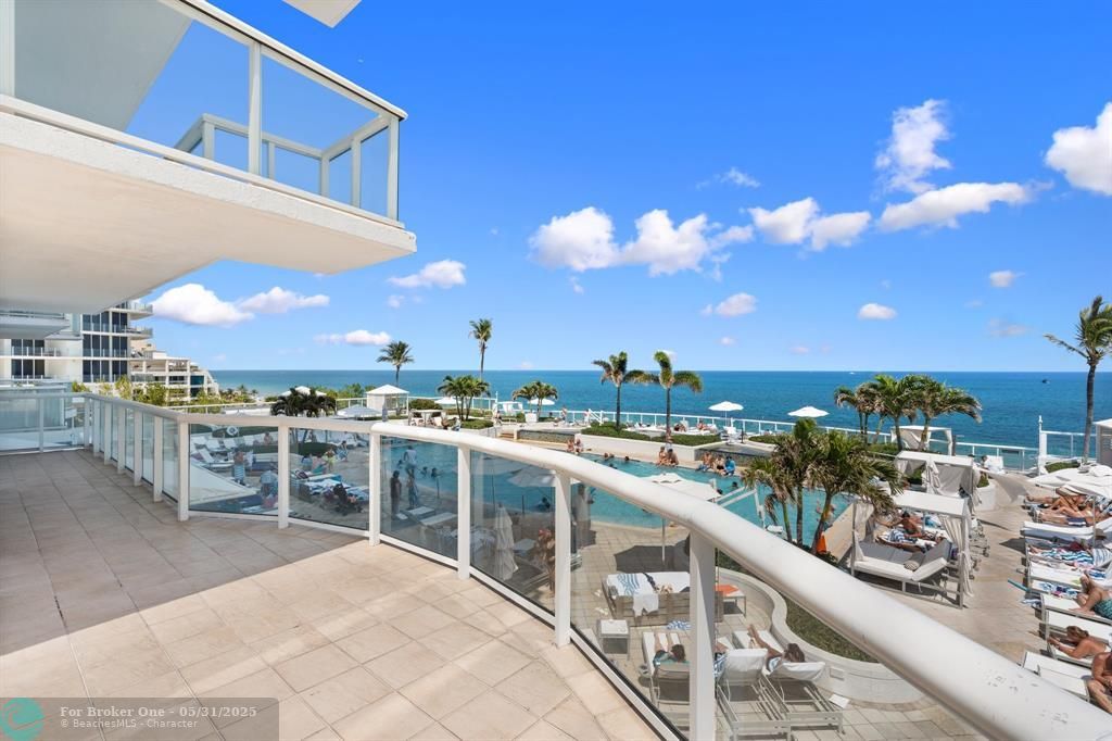 For Sale: $439,000 (1 beds, 2 baths, 1028 Square Feet)