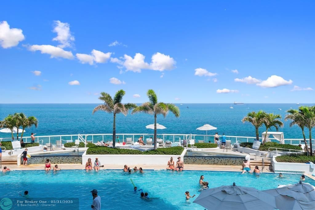 For Sale: $439,000 (1 beds, 2 baths, 1028 Square Feet)