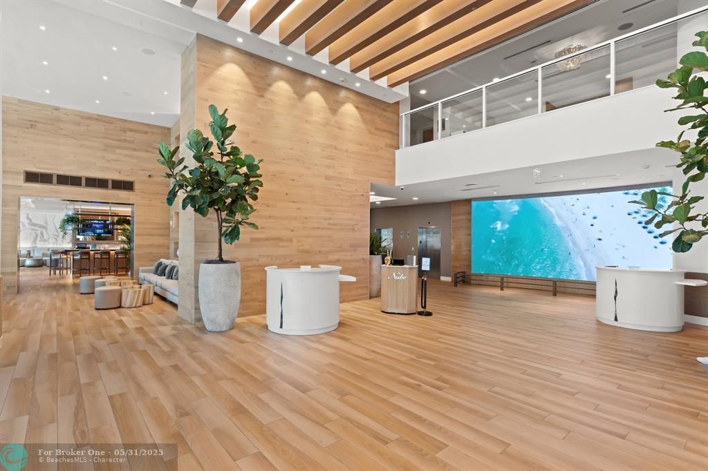 For Sale: $439,000 (1 beds, 2 baths, 1028 Square Feet)