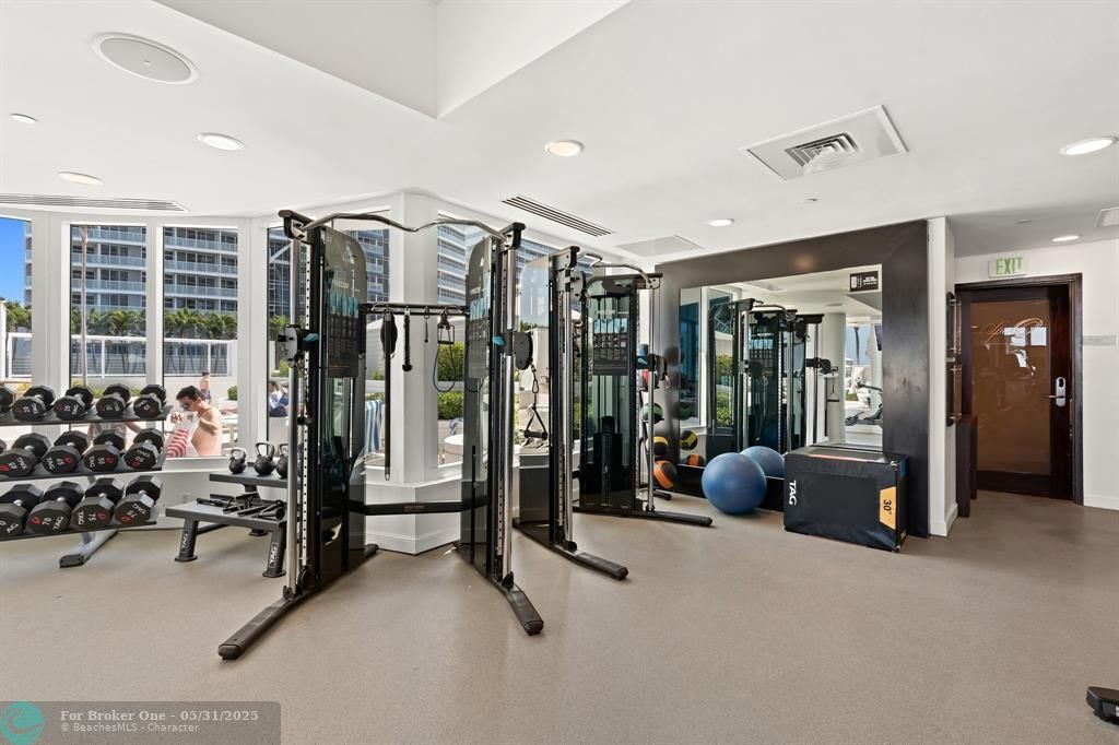 For Sale: $439,000 (1 beds, 2 baths, 1028 Square Feet)