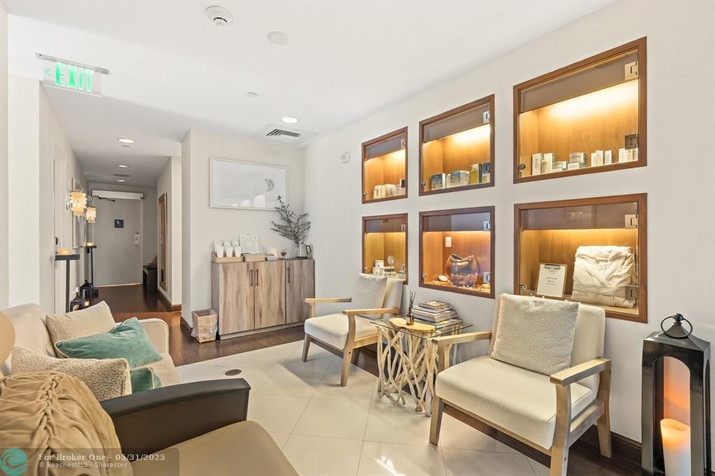For Sale: $439,000 (1 beds, 2 baths, 1028 Square Feet)