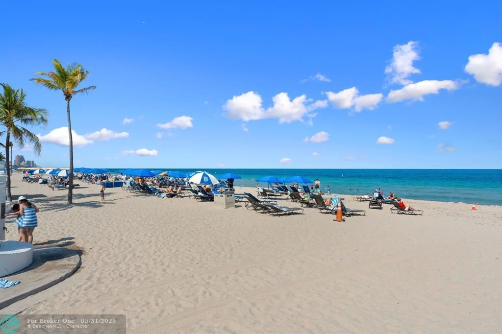 For Sale: $439,000 (1 beds, 2 baths, 1028 Square Feet)