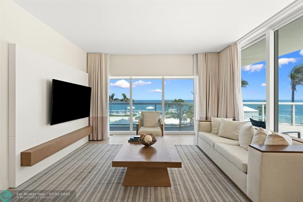 For Sale: $439,000 (1 beds, 2 baths, 1028 Square Feet)