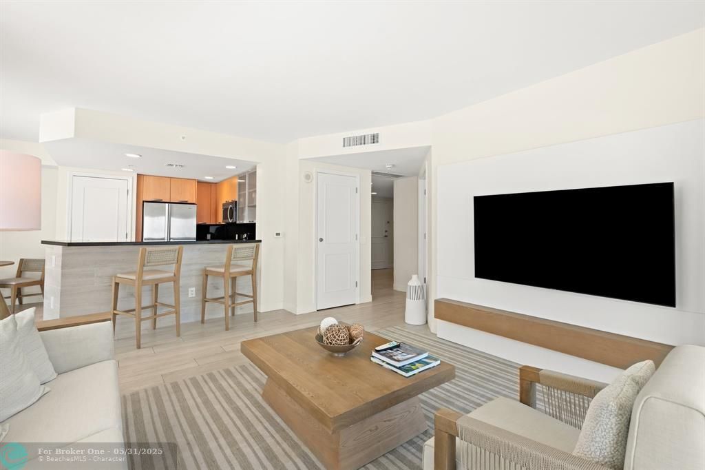 For Sale: $439,000 (1 beds, 2 baths, 1028 Square Feet)