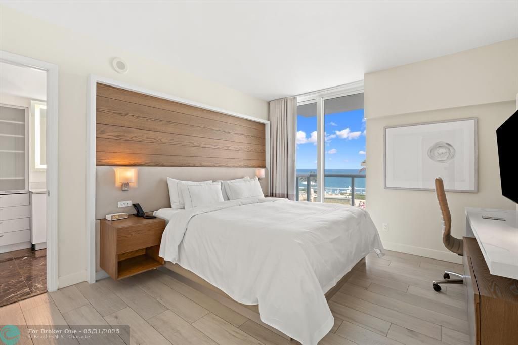For Sale: $439,000 (1 beds, 2 baths, 1028 Square Feet)