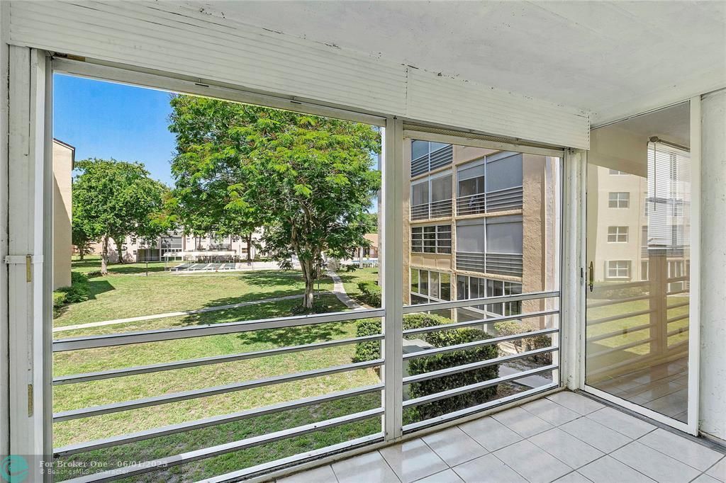 For Sale: $99,000 (2 beds, 2 baths, 865 Square Feet)