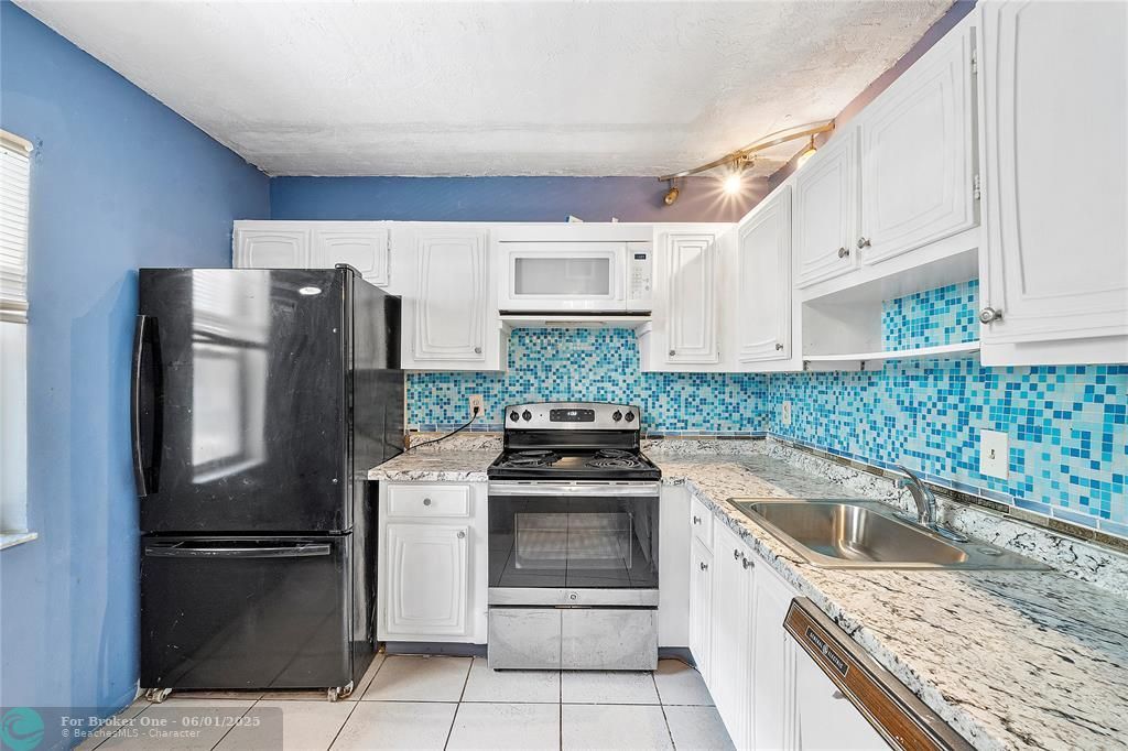 For Sale: $99,000 (2 beds, 2 baths, 865 Square Feet)