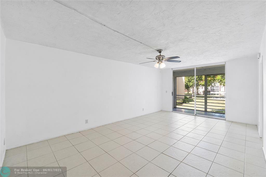 For Sale: $99,000 (2 beds, 2 baths, 865 Square Feet)