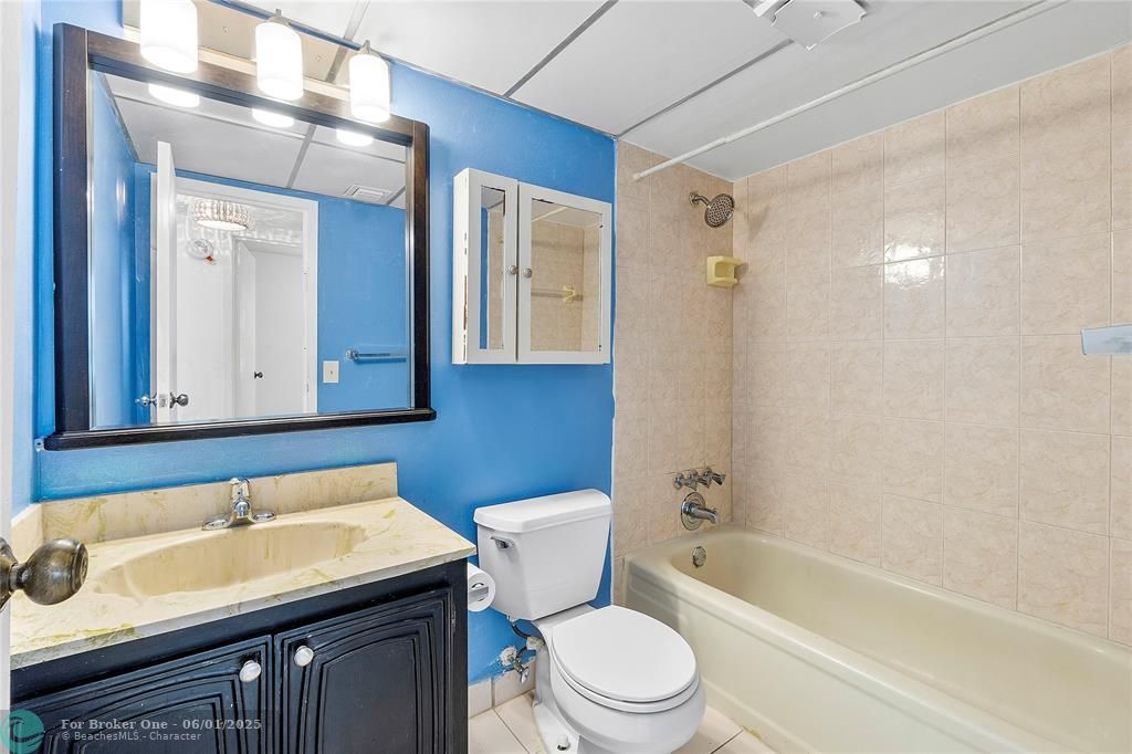 For Sale: $99,000 (2 beds, 2 baths, 865 Square Feet)