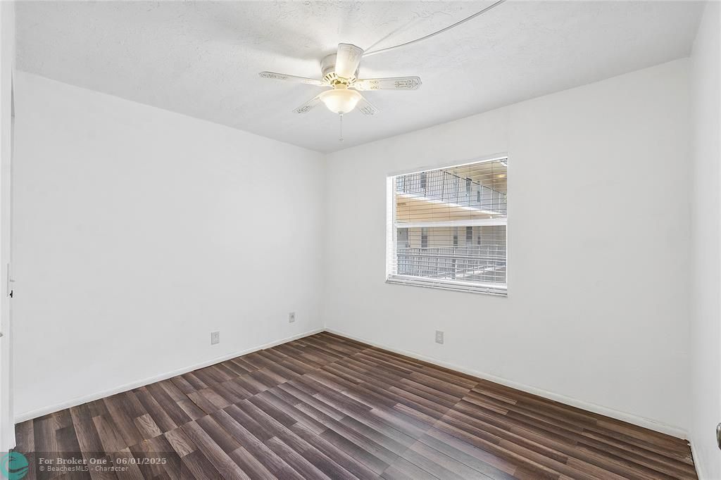 For Sale: $99,000 (2 beds, 2 baths, 865 Square Feet)