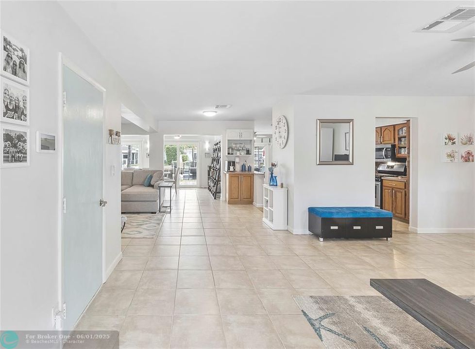 For Sale: $1,100,000 (3 beds, 3 baths, 2074 Square Feet)