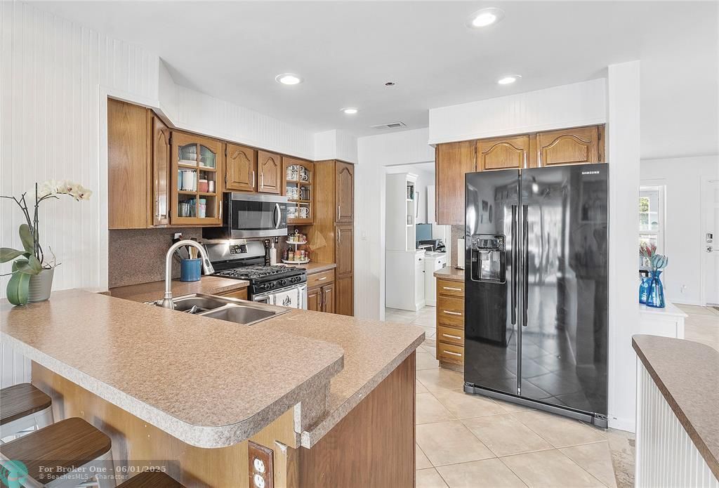 For Sale: $1,100,000 (3 beds, 3 baths, 2074 Square Feet)