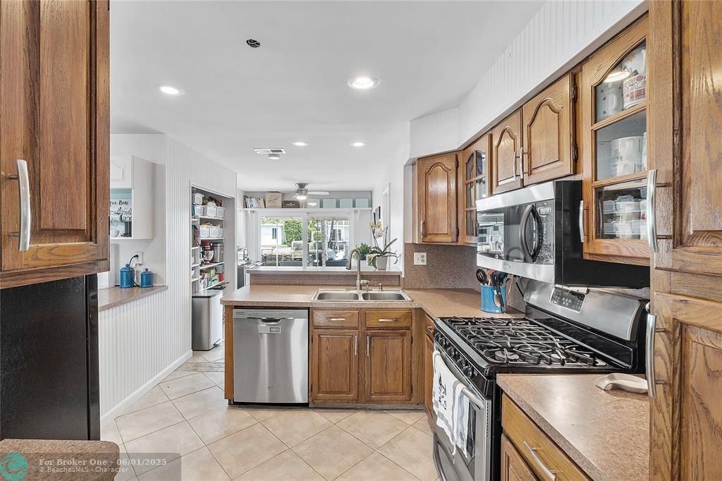 For Sale: $1,100,000 (3 beds, 3 baths, 2074 Square Feet)