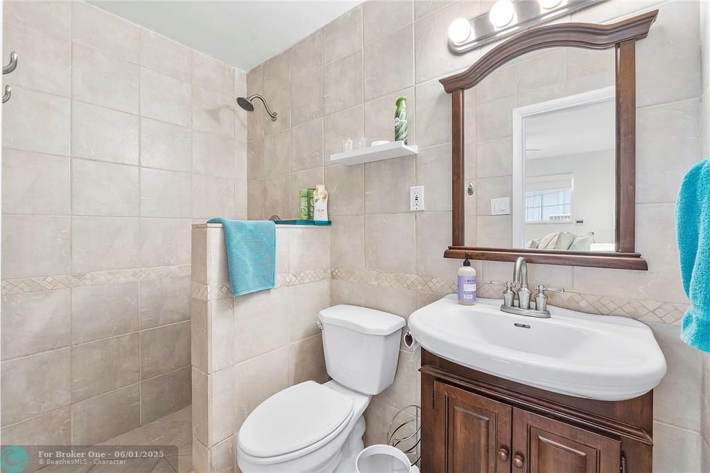 For Sale: $1,100,000 (3 beds, 3 baths, 2074 Square Feet)