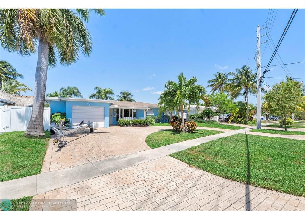 For Sale: $1,100,000 (3 beds, 3 baths, 2074 Square Feet)