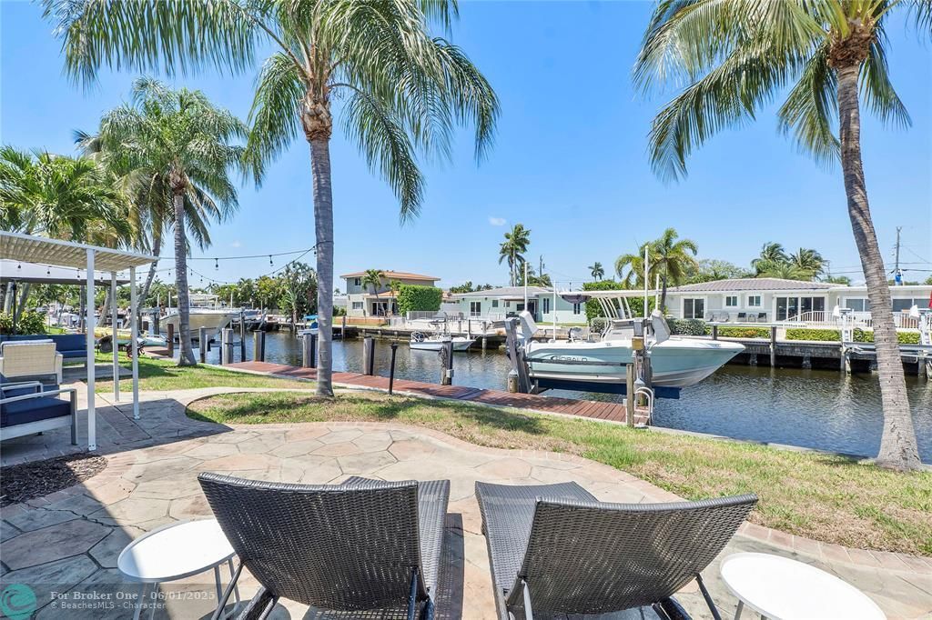 For Sale: $1,100,000 (3 beds, 3 baths, 2074 Square Feet)