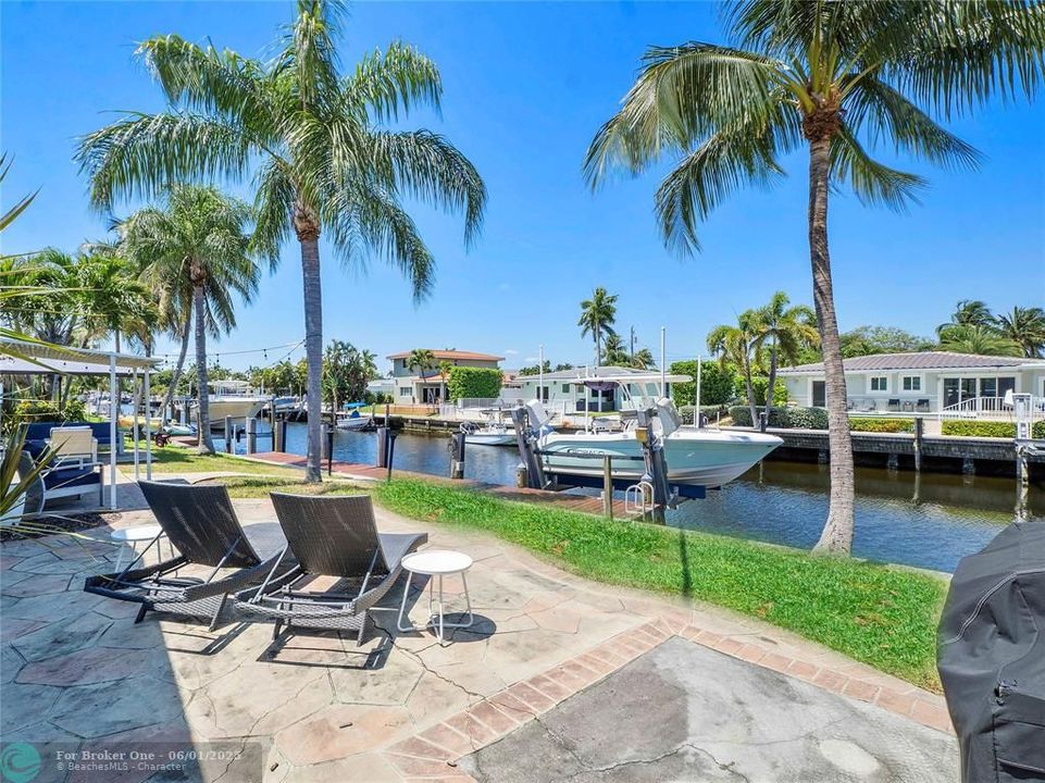 For Sale: $1,100,000 (3 beds, 3 baths, 2074 Square Feet)