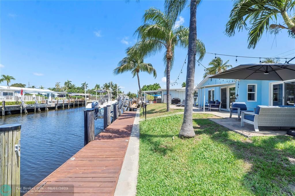 For Sale: $1,100,000 (3 beds, 3 baths, 2074 Square Feet)
