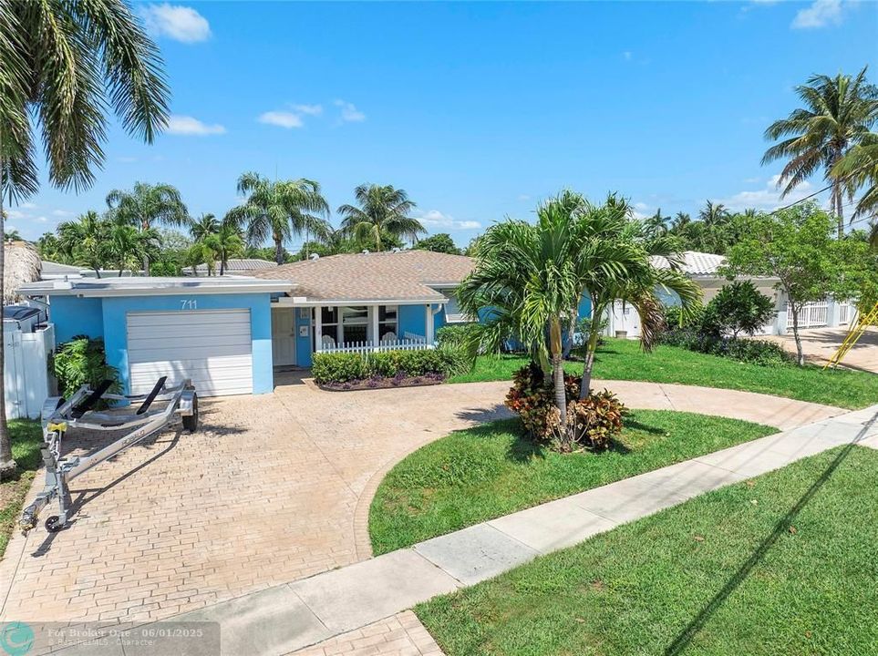 For Sale: $1,100,000 (3 beds, 3 baths, 2074 Square Feet)