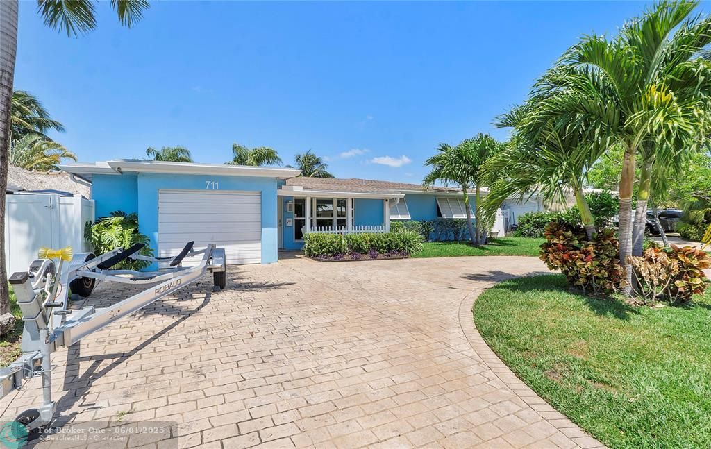 For Sale: $1,100,000 (3 beds, 3 baths, 2074 Square Feet)